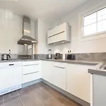 Eclat By Winsome Destination Apartmán